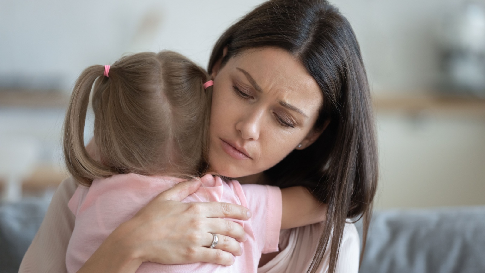 Kinder als Heiler: 12 Wege, wie sie uns lehren, uns selbst zu verzeihen